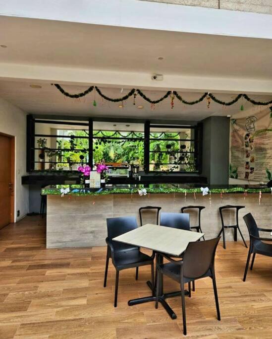 Stunning 1 Bdrm Condo Gym-Pool 10 Min To The Beach & Quinta Av Плая дел Кармен Екстериор снимка